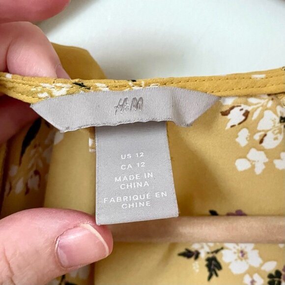 H&M Floral Flutter Sleeve V Neck Blouse Size 12 - Picture 3 of 6